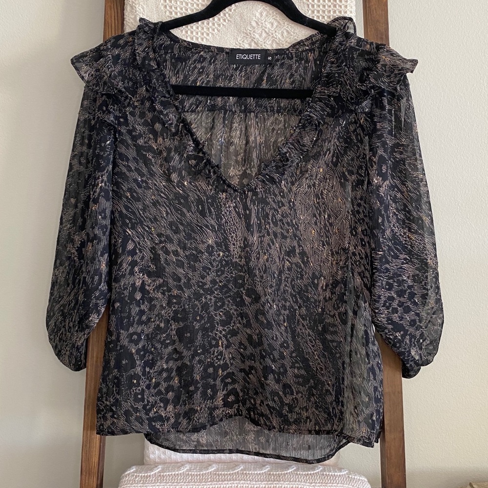 NWOT Etiquette quarter sleeve patterned blouse